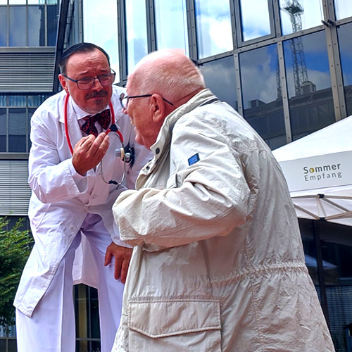 09.07.2025 Arzt Comedy Doktor Empfangsspaß auf Stelzen
