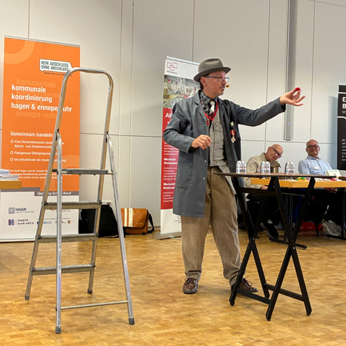 10.09.2025 zaubernde Hausmeister Walkact Berufsinfomationstag SIHK-Hagen 5. Jubiläum