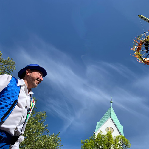 30.04.2025 Gaukler auf Stelzen Dortmund Tag der Arbeit Maibaum