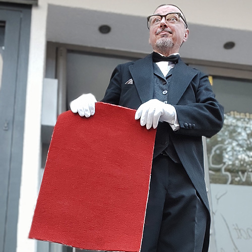 Comedy  Walkact Butler mit dem roten Teppich 