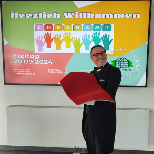 20.09.2024 Stadt Wiehl Ehrenamt Walkact Butler Leopold