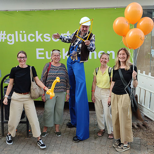 Bauarbeiter_auf_Stelzen_Stelzenläufer_Walkingact