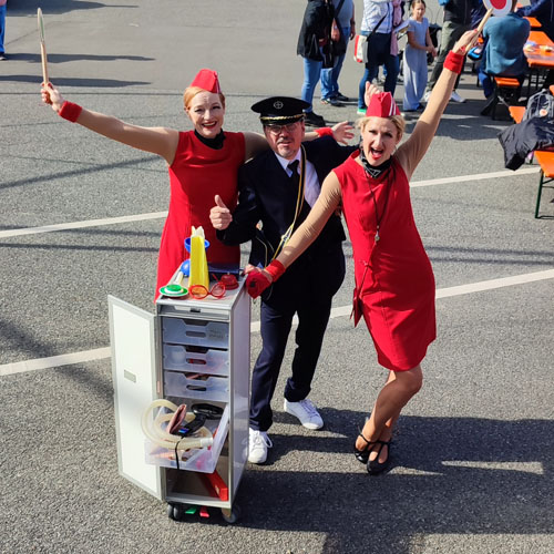 15.09.2024 Stade Airbus comedy_Stewardessen Piloten auf Stelzen