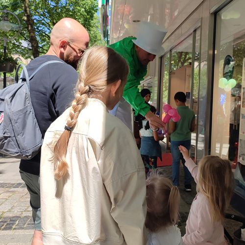 Stelzenläufer Luftballontiere Dortmund First Reisebüro