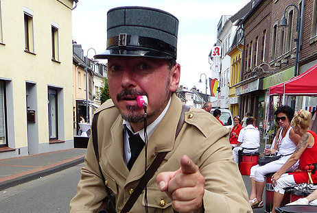 Gendarm Walk Act Künstler